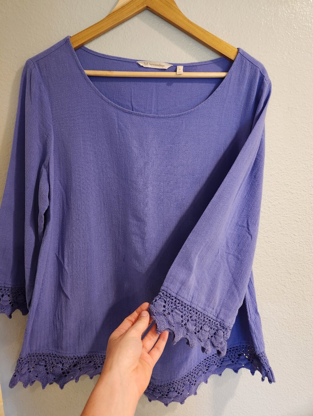 Soft Surroundings 3/4 Length Sleeve Crochet-Trim Scoop Neck Sz M 100% Cotton